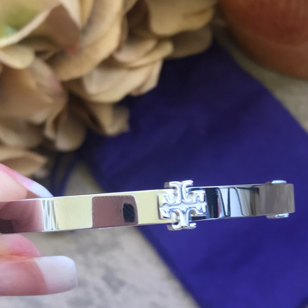 TORY BURCH • Logo Station Bangle Bracelet - Picture 4 of 6